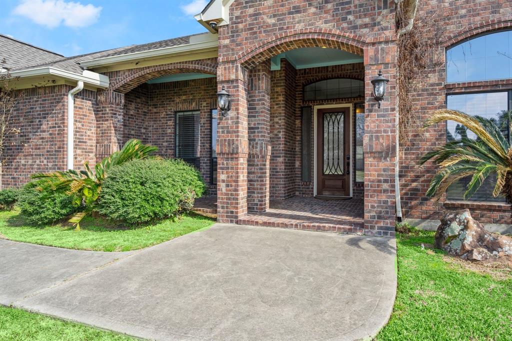 226 Beasley Reef Drive, Beach City, Texas image 2