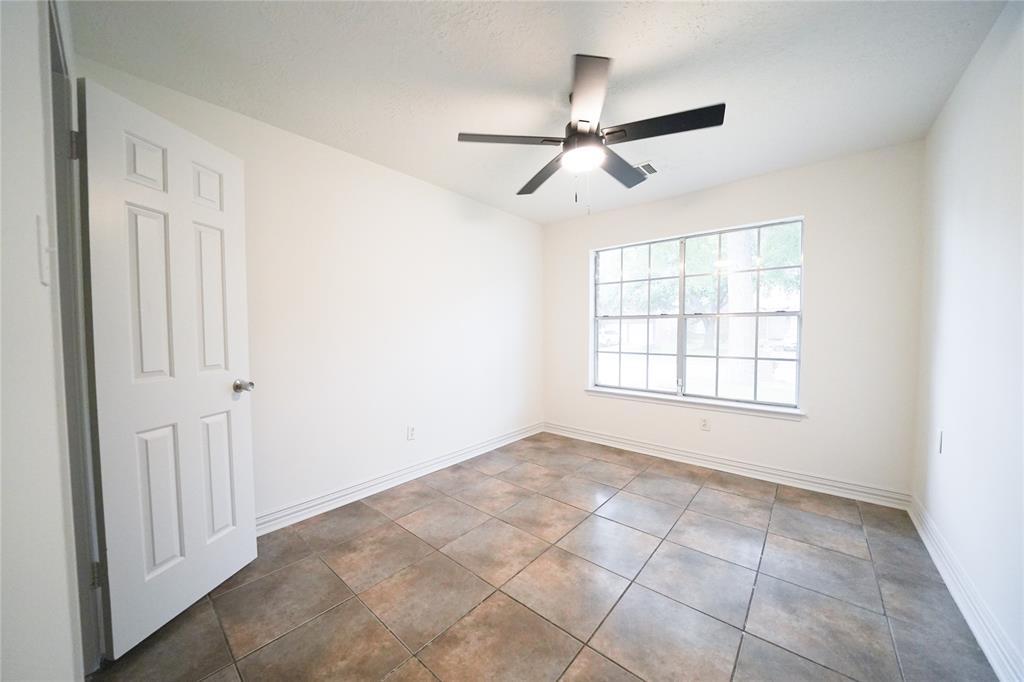 5006 Dawngate Drive, Spring, Texas image 11