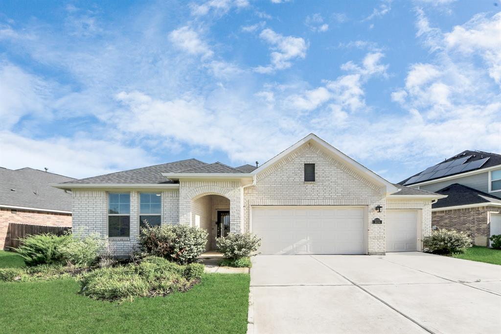 8034 Royal Palm Drive, Fulshear, Texas image 2