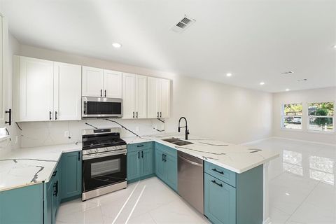 Photo of 6729 Arabella Street, Houston, TX 77091 (MLS # 34751210) Photo of 6729 Arabella Street, Houston, TX 77091 (MLS # 34751210)