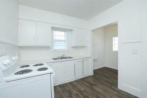 MLS: 26085607