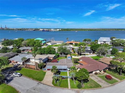 Single Family Residence in Galveston TX 1301 Marine Drive.jpg