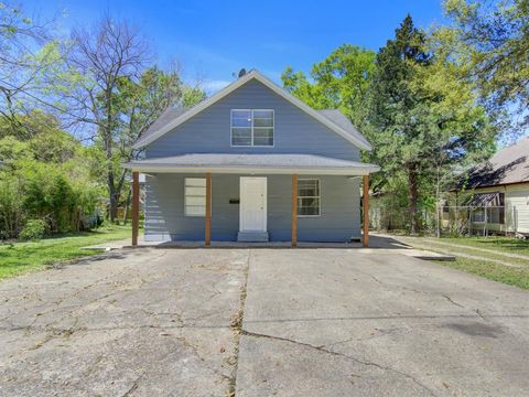 Photo of 313 N Beauregard Street #1, Alvin, TX 77511 (MLS # 64802853)