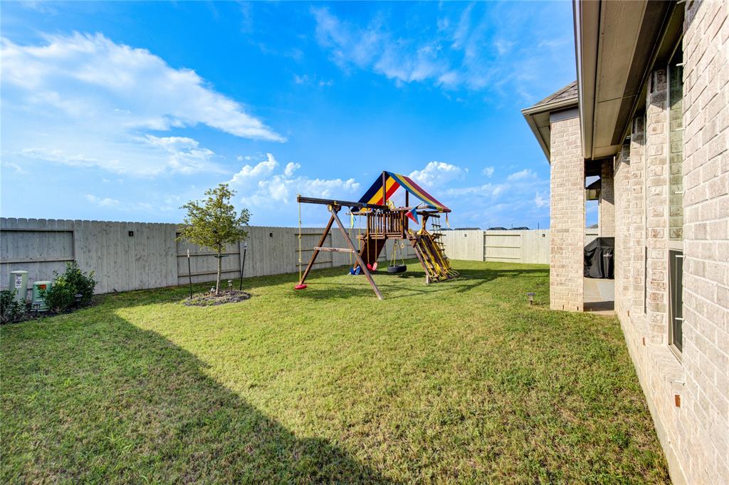 4908 Mulberry Shrubs Lane, Manvel, Texas image 4