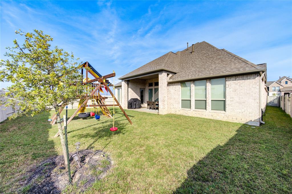 4908 Mulberry Shrubs Lane, Manvel, Texas image 5