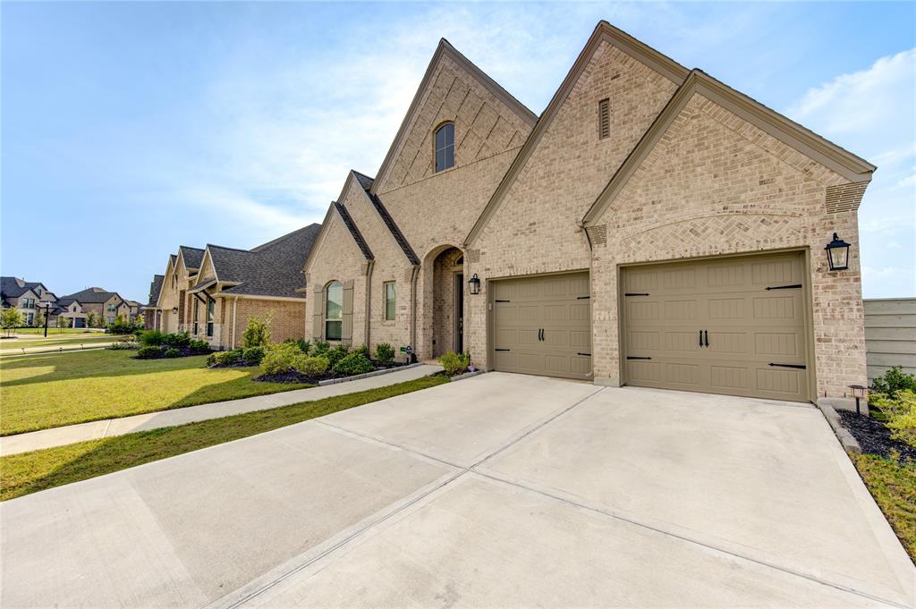 4908 Mulberry Shrubs Lane, Manvel, Texas image 3