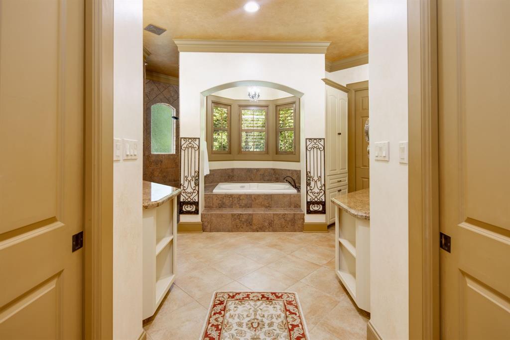15609 Crown Oaks Drive, Montgomery, Texas image 18