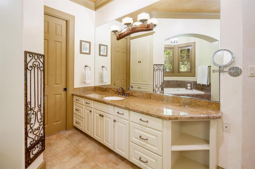 15609 Crown Oaks Drive, Montgomery, Texas image 21
