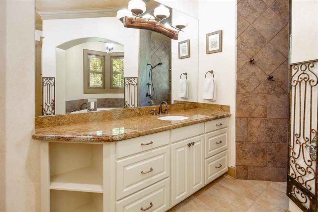 15609 Crown Oaks Drive, Montgomery, Texas image 19