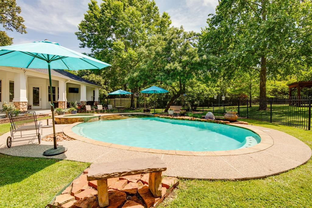 15609 Crown Oaks Drive, Montgomery, Texas image 9