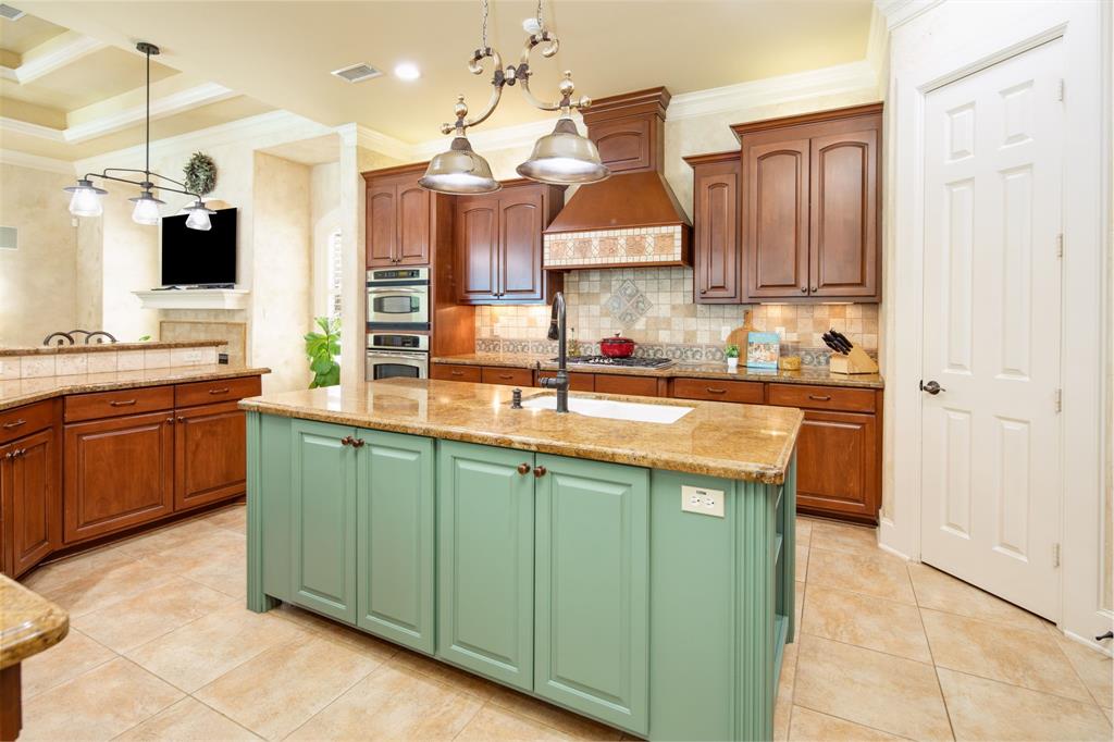 15609 Crown Oaks Drive, Montgomery, Texas image 11