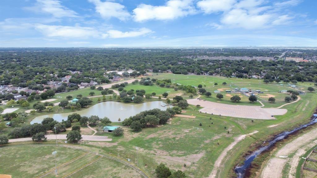 1035 Park Crest Drive, Missouri City, Texas image 12