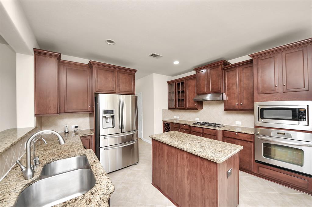 3009 Southern Chase Drive, Pearland, Texas image 27
