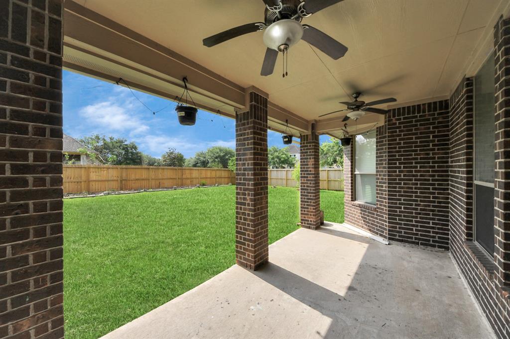3009 Southern Chase Drive, Pearland, Texas image 10