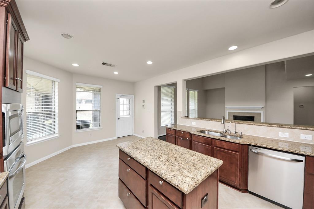 3009 Southern Chase Drive, Pearland, Texas image 25