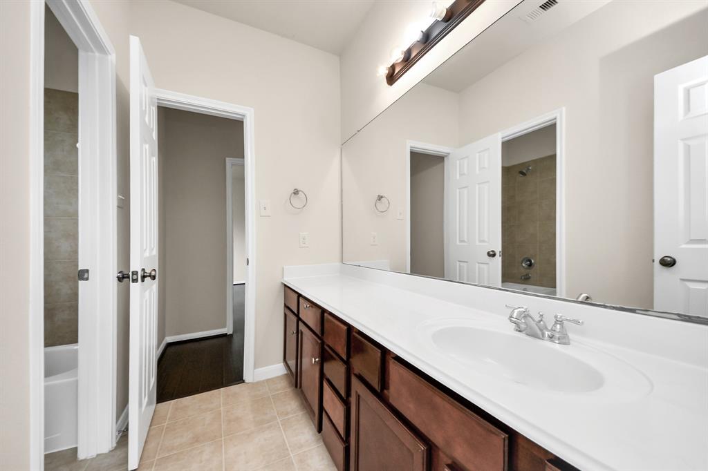 3009 Southern Chase Drive, Pearland, Texas image 45