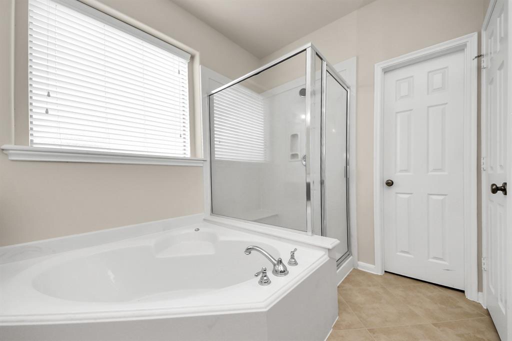 3009 Southern Chase Drive, Pearland, Texas image 35