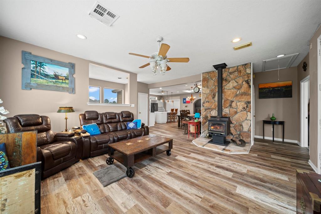 12604 Pegasus Drive, Willis, Texas image 8