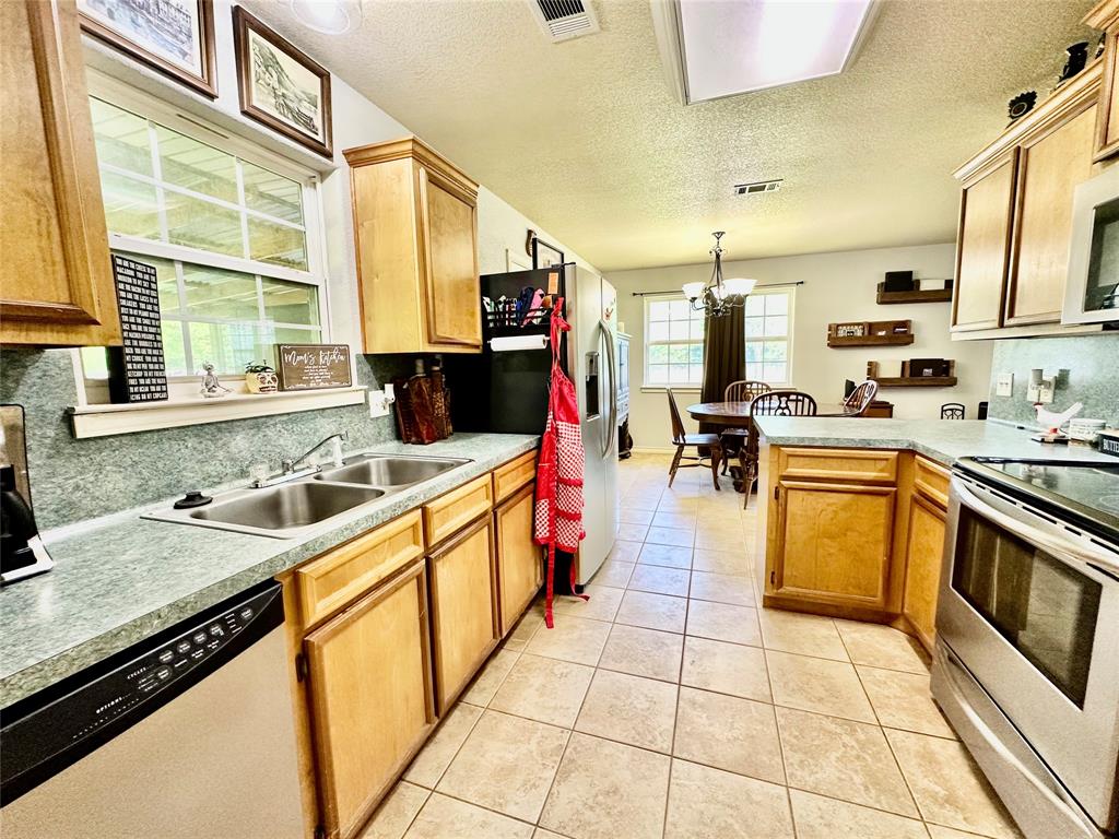 725 County Road 4364, Spurger, Texas image 30