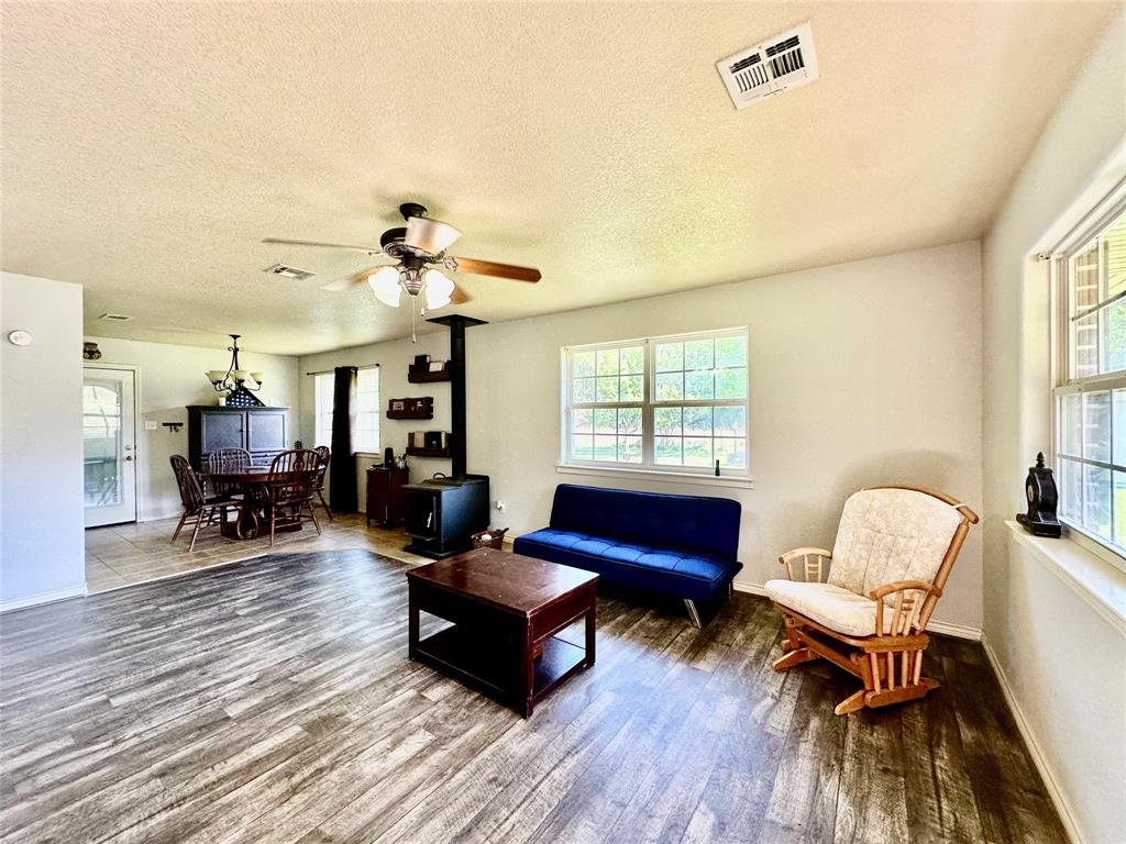 725 County Road 4364, Spurger, Texas image 37