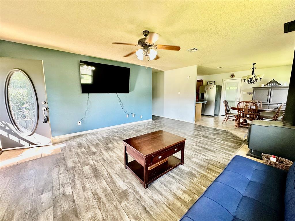 725 County Road 4364, Spurger, Texas image 36