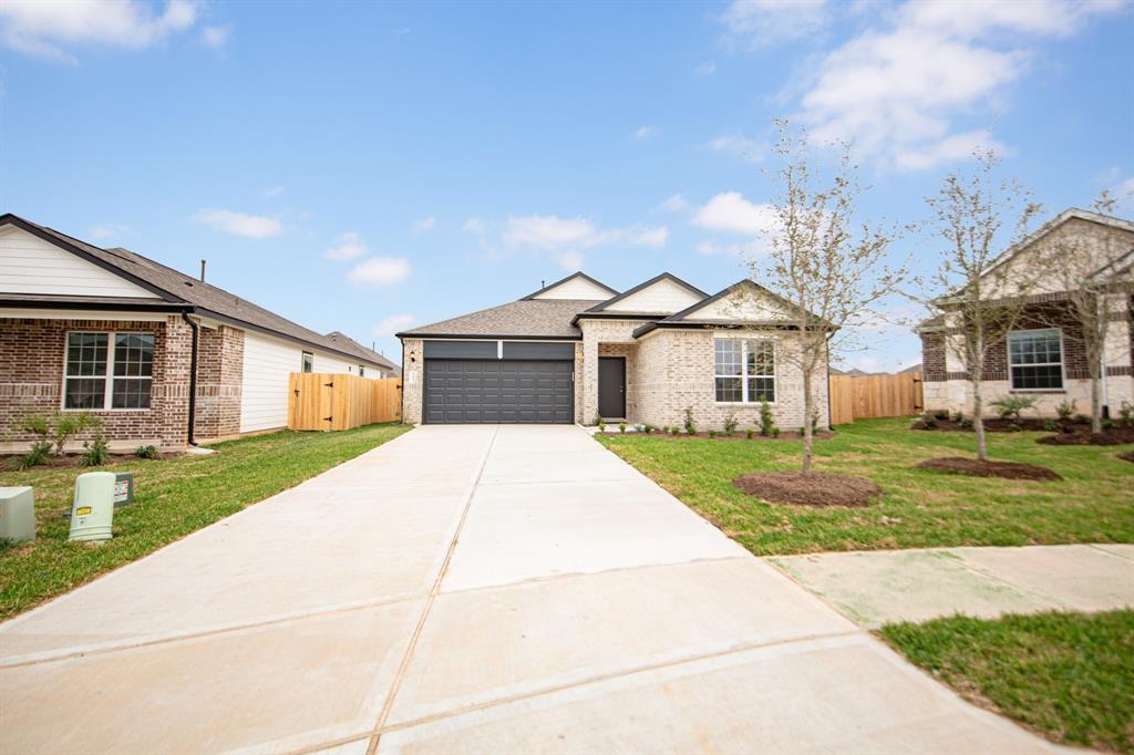 3013 Plains Circle, Brookshire, Texas image 2