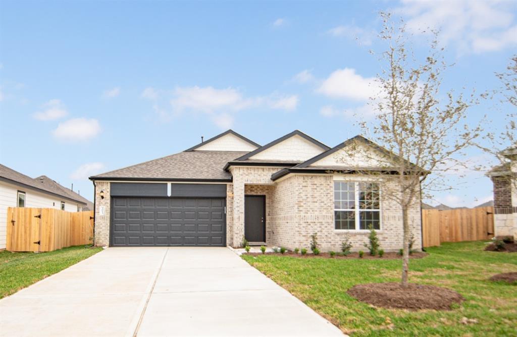 3013 Plains Circle, Brookshire, Texas image 1