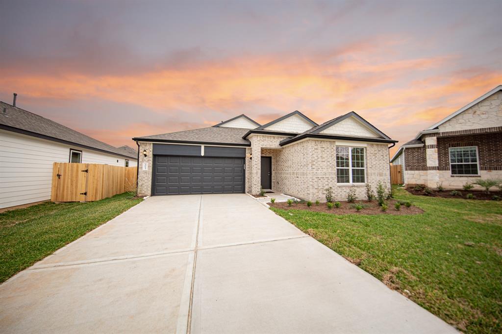 3013 Plains Circle, Brookshire, Texas image 3
