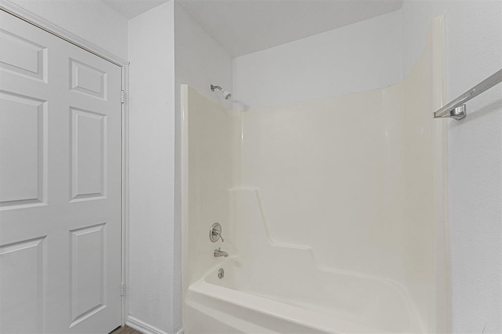 11887 Algonquin Drive, Houston, Texas image 17