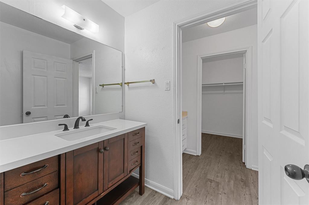 11887 Algonquin Drive, Houston, Texas image 22