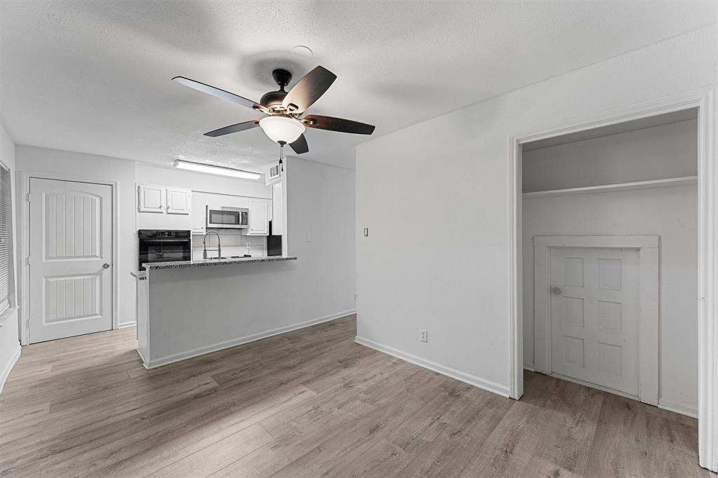11887 Algonquin Drive, Houston, Texas image 8