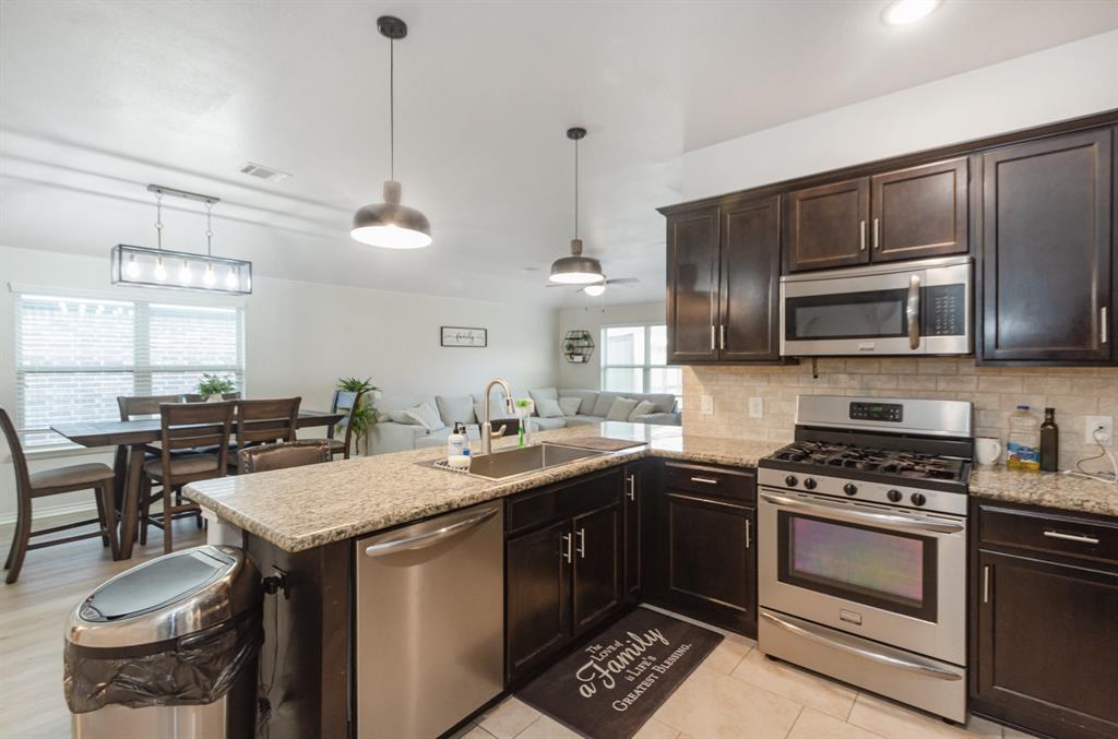 1943 Bravos Manor Lane, Fresno, Texas image 11