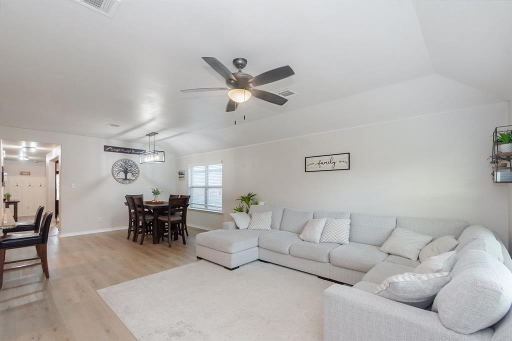 1943 Bravos Manor Lane, Fresno, Texas image 12