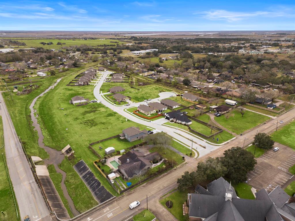 141 Bayou Bend Boulevard, Angleton, Texas image 7