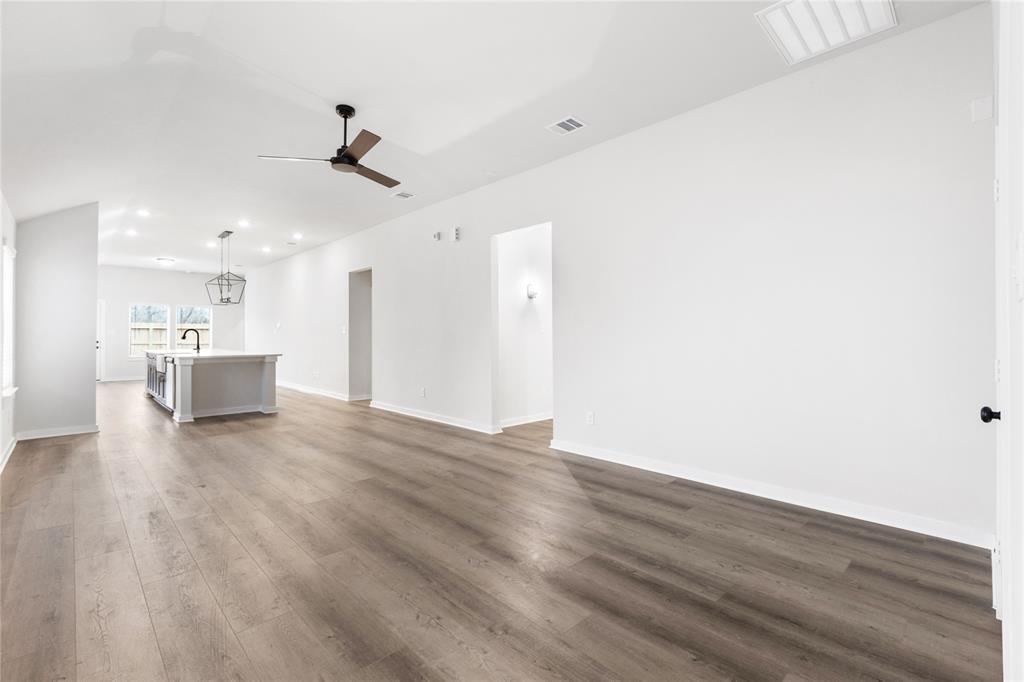 1210 Elsinore Drive, Rosharon, Texas image 3