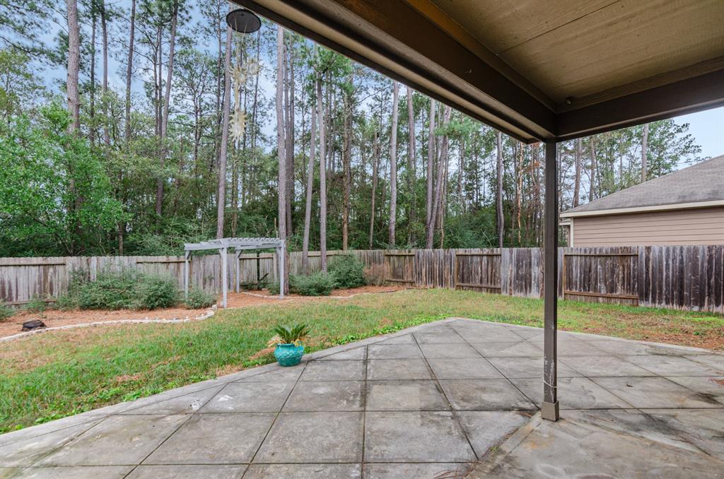 2131 Lost Timbers Drive, Conroe, Texas image 2