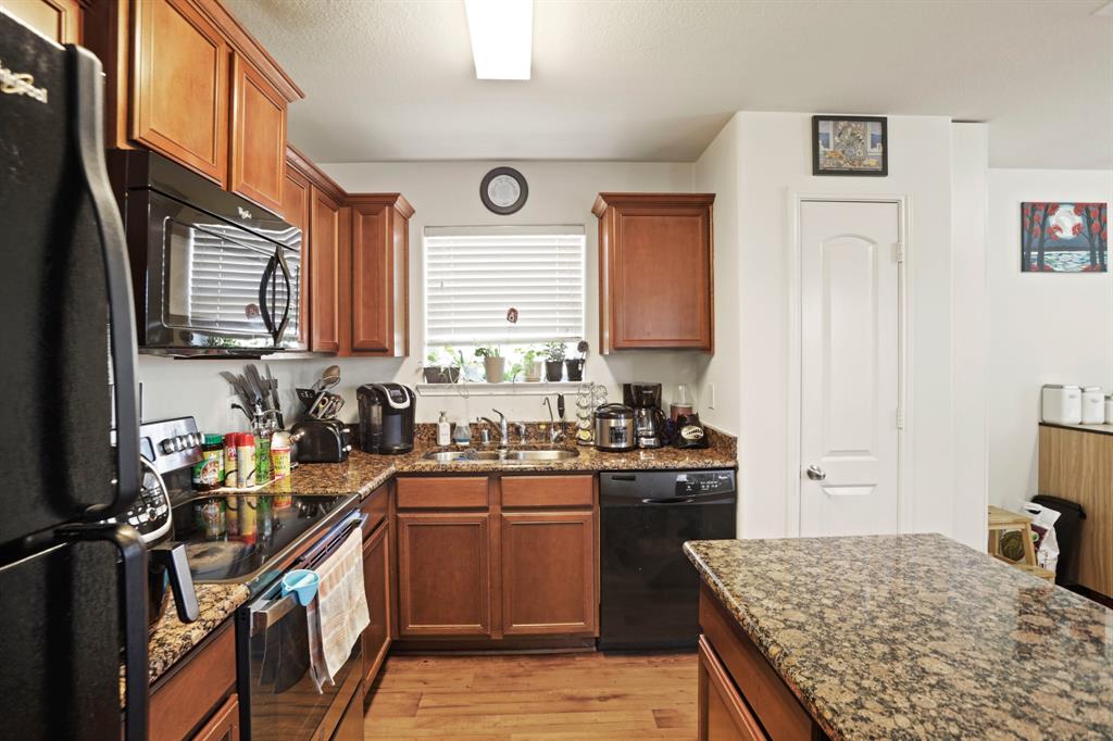 Photo 6 of 22 of 7127 Glenridge Lane house