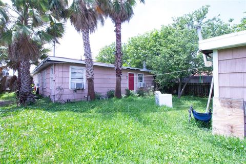 Single Family Residence in Galveston TX 2310 Wimcrest Street 2.jpg