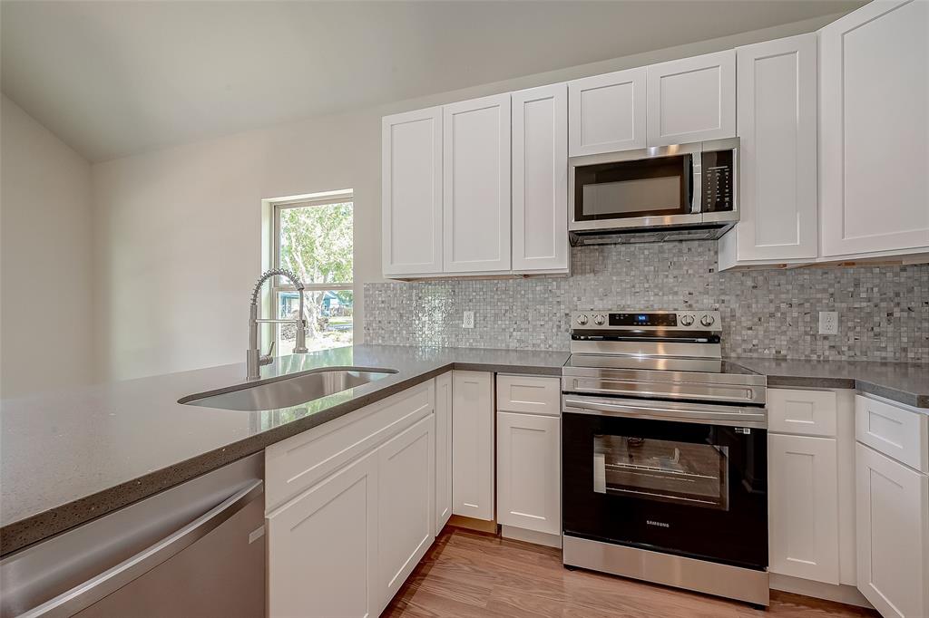 401 Travis Street, Baytown, Texas image 18
