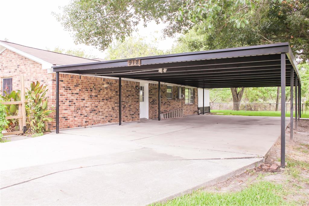 912 Robinson Road, La Porte, Texas image 6