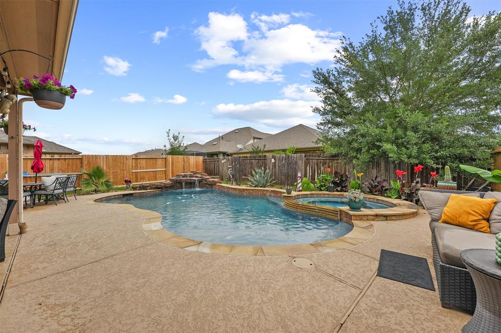 9948 Lazy Cove Lane, Brookshire, Texas image 1