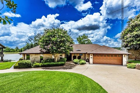 Single Family Residence in Huntsville TX 1622 Green Briar Drive.jpg