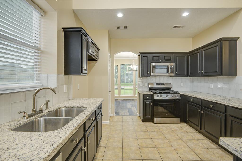 10900 Spruce Drive, La Porte, Texas image 14