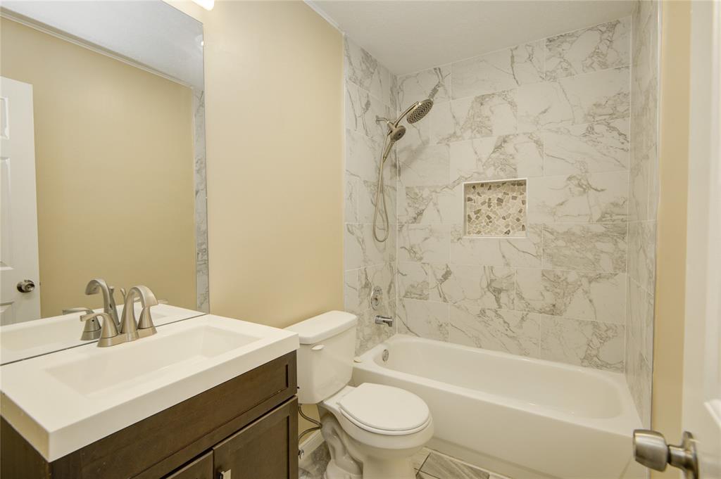 10900 Spruce Drive, La Porte, Texas image 35