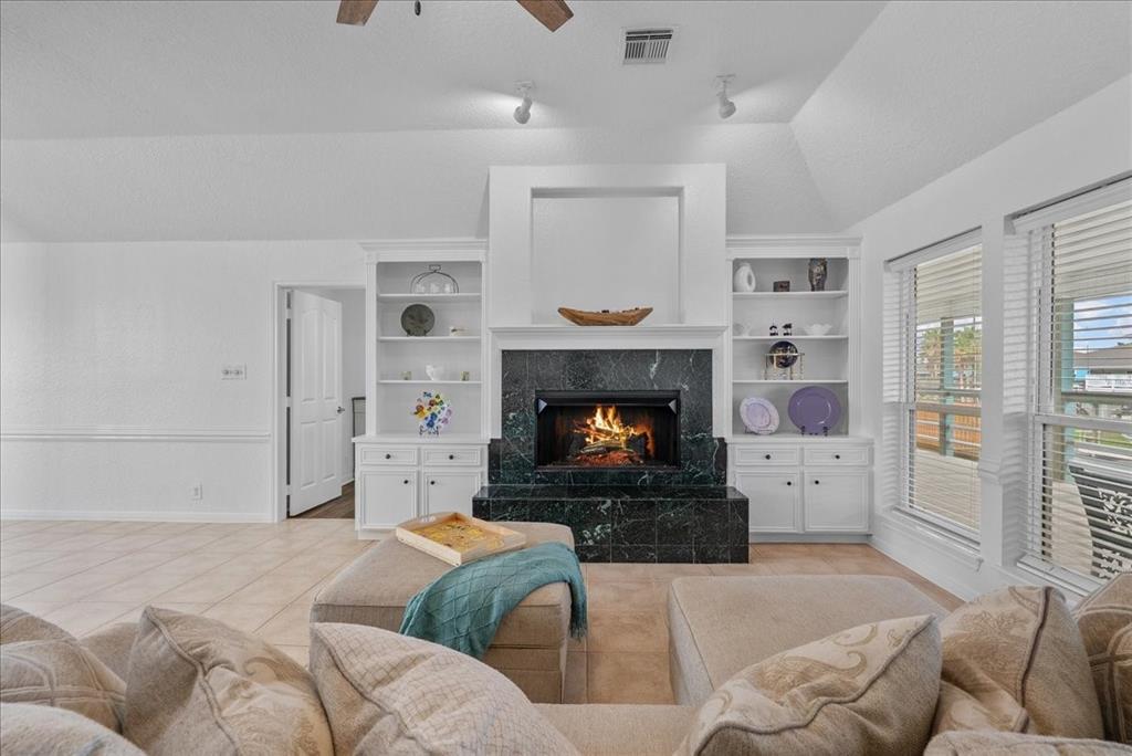 933 Bonita Street