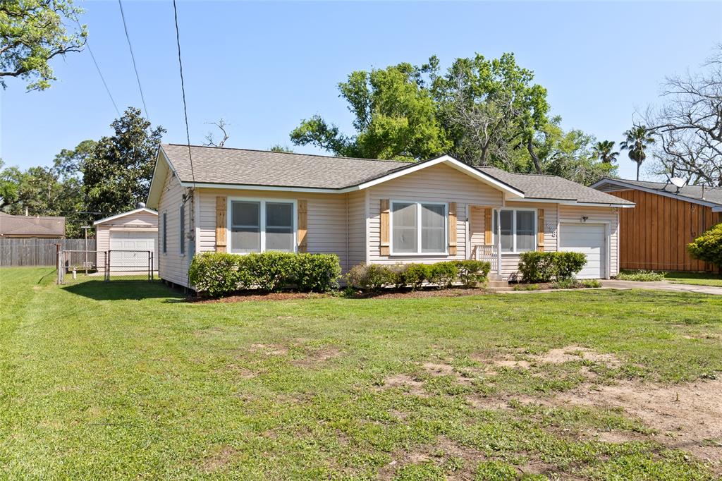 228 Hargett Street, Clute, Texas image 2