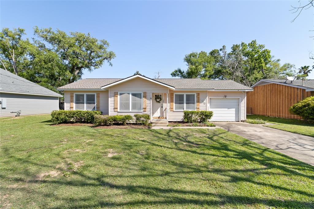228 Hargett Street, Clute, Texas image 1