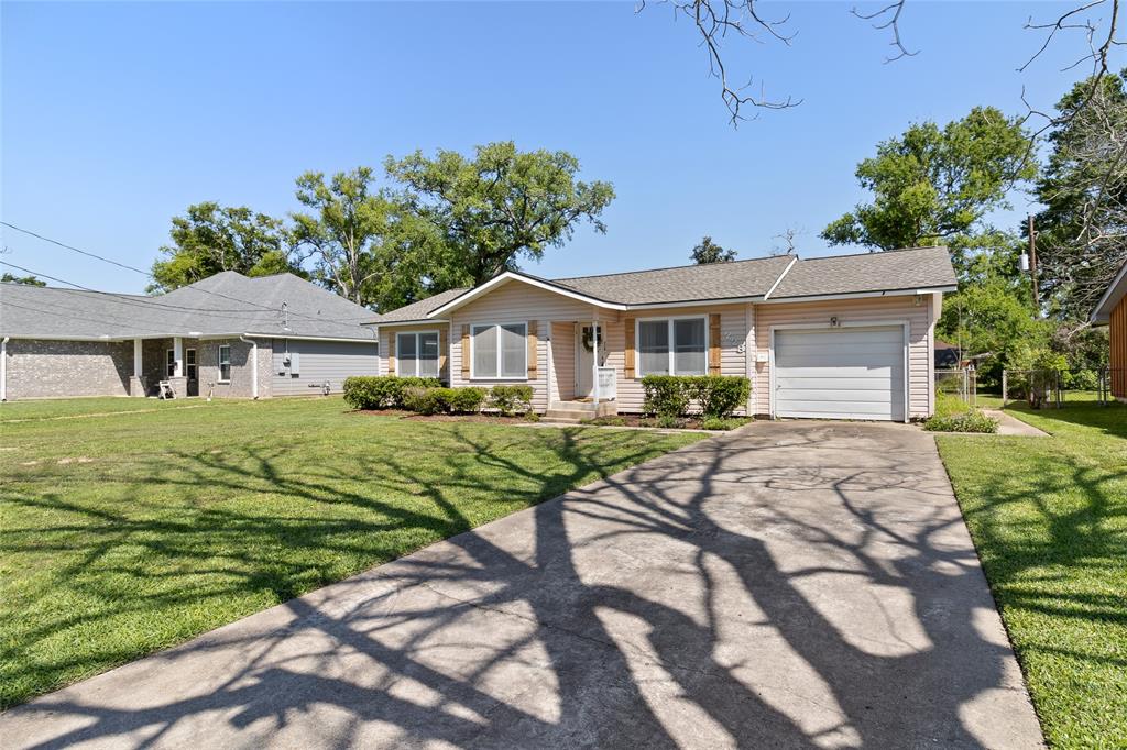 228 Hargett Street, Clute, Texas image 3