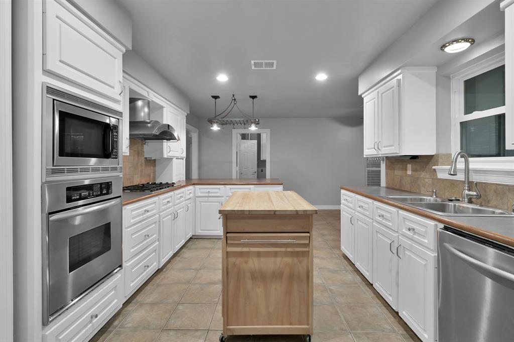 402 Pine Manor Dr Dr, Conroe, Texas image 9