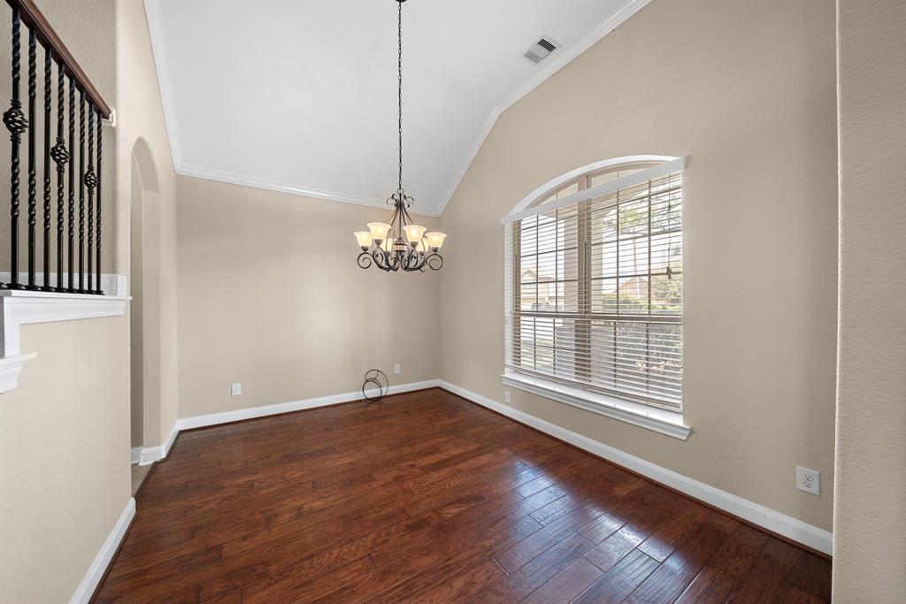 208 Bailey Brook Lane, Dickinson, Texas image 4